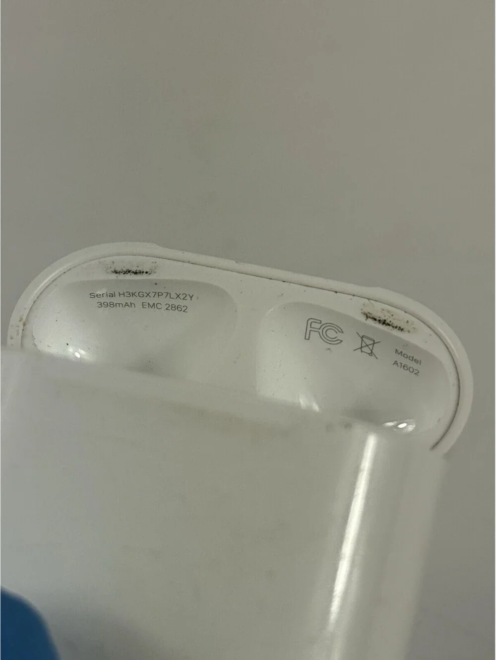Apple airpods charging
